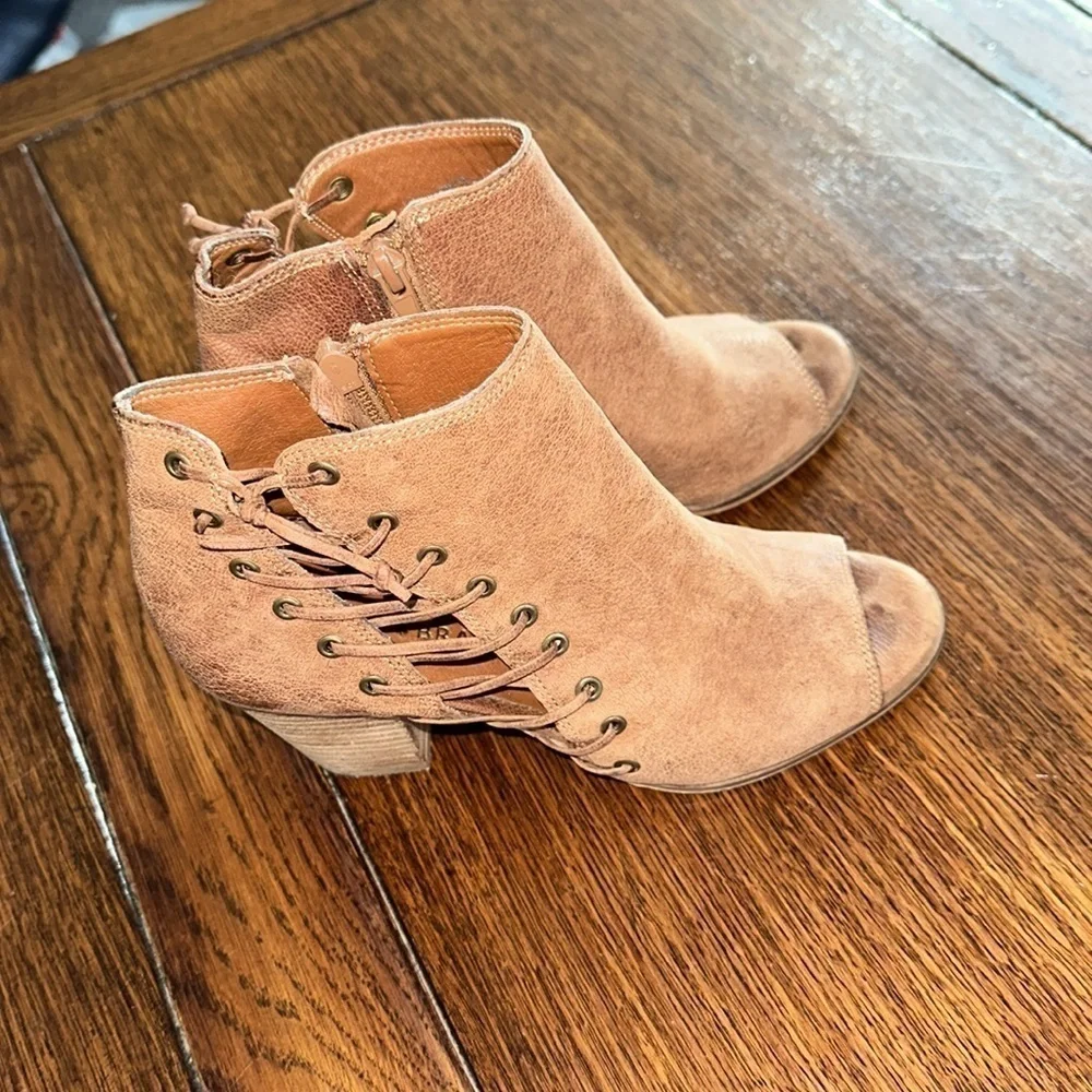 Lucky Brand, Harlee light brown leather open toe healed booties size 6M